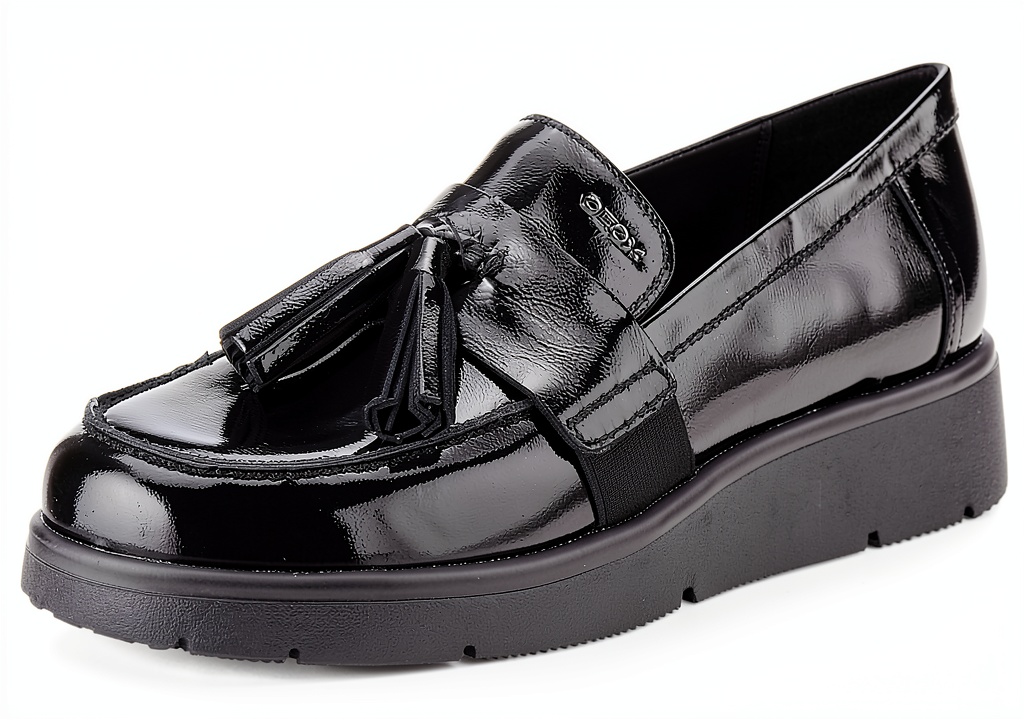 Scarpe Geox donna in uso durante una passeggiata urbana